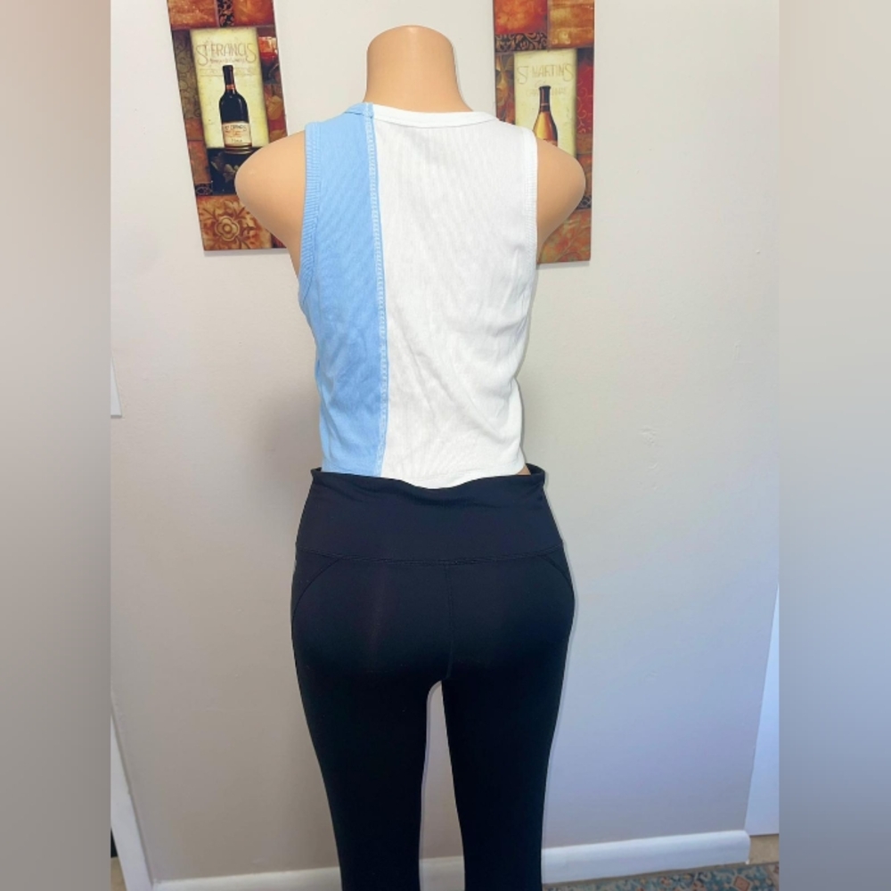 HOLLISTER CROP TOP SIZE XL - Picture 6 of 6